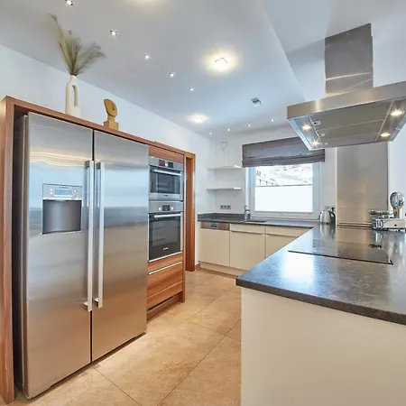 Marys Penthouse דירה