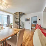 Marys Penthouse *